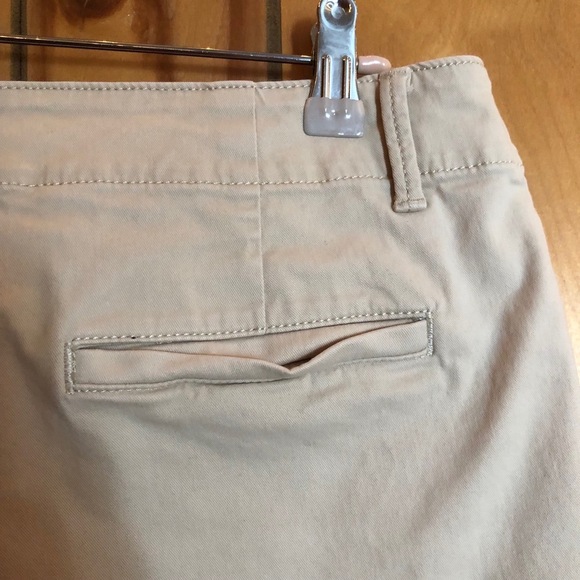 LOFT The Monroe Bermuda Short Women’s Size 8 Classic Light Khakis Minimalist - Picture 10 of 16